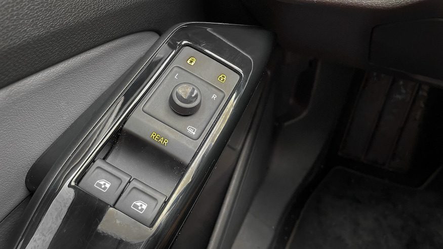 003 2022 VW ID4 Pro door controls