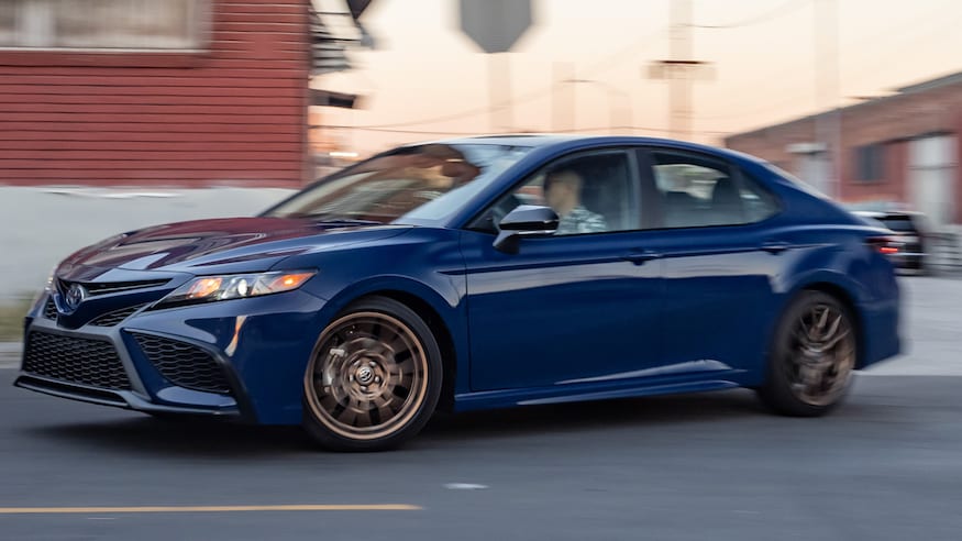 2023 toyota camry se hybrid nightshade edition 06