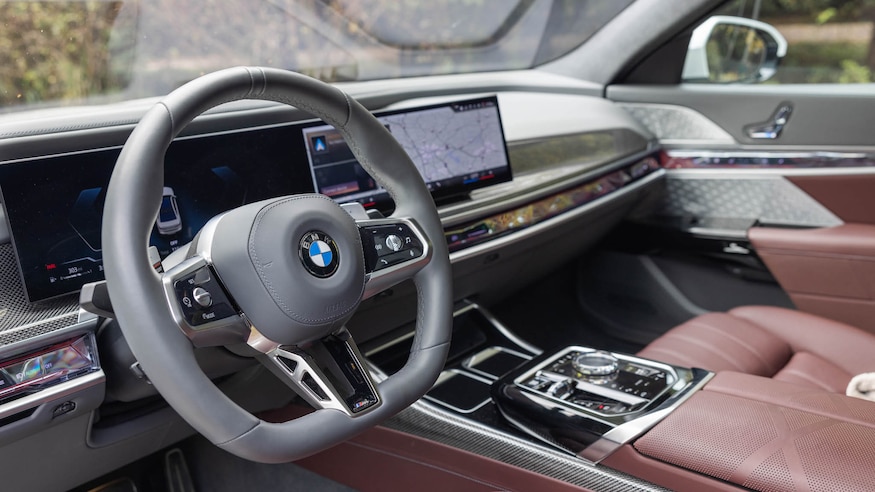 009 2023 BMW 760i xDrive KL steering wheel