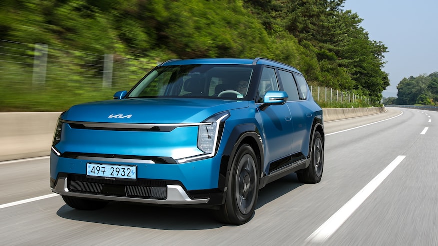 001 2024 Kia EV9 dynamic front three quarters