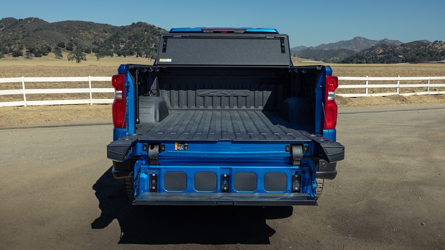 026 2024 Chevy Silverado ZR2 Bison trunk space and door configuration